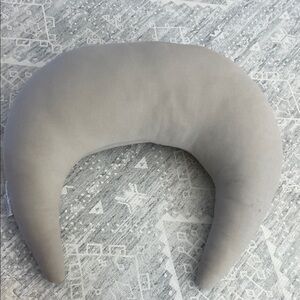 Snuggle Me Organic feeding & support pillow